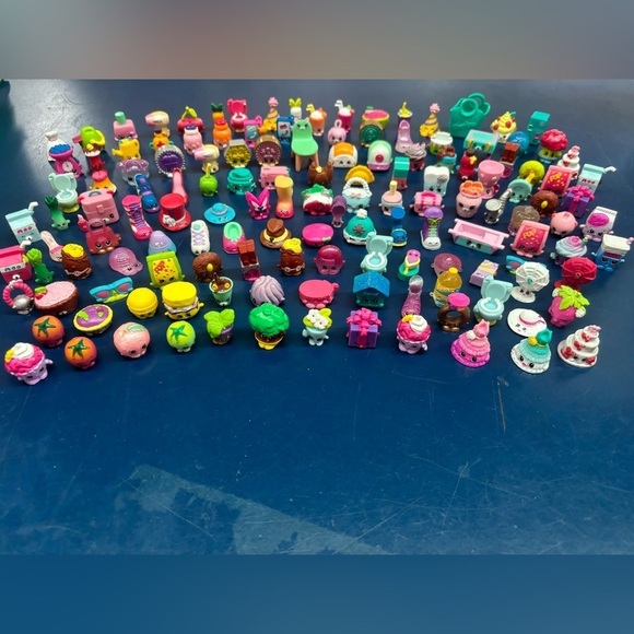 Random 12 shopkins toys $20! - Picture 3 of 6